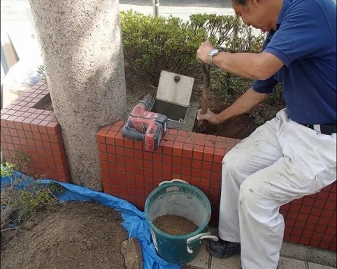 散水栓から潅水タイマー用に配管を接続